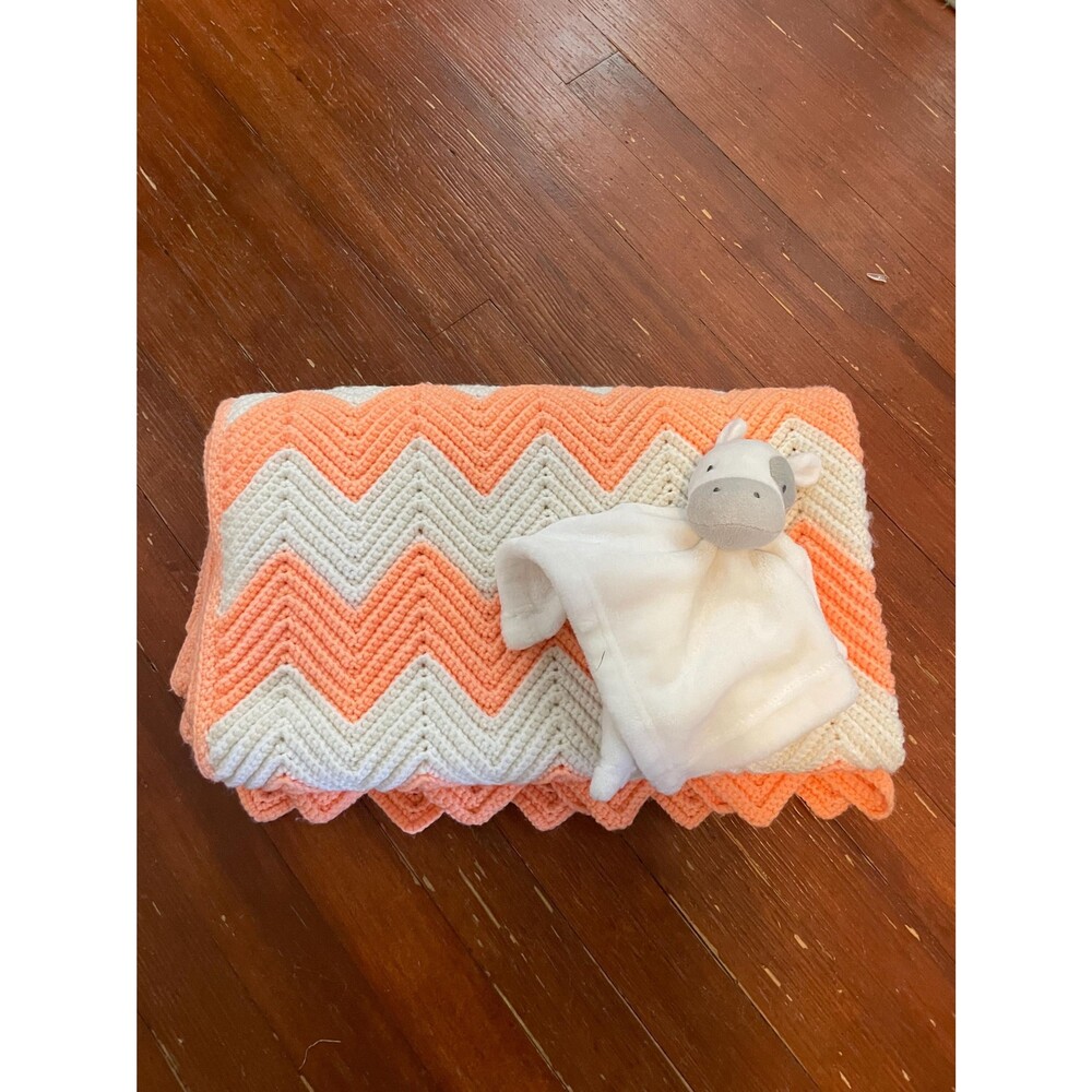 Vintage Handmade Crochet Chevron Baby Blanket Peach/White